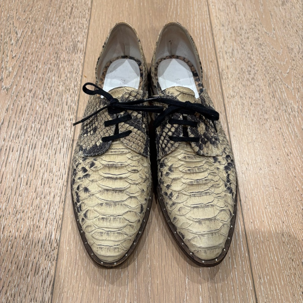 Freda Salvador WIT d’orsay Oxford in snake print. Size 7